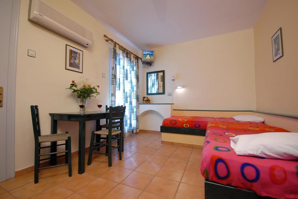 Jason Studios & Apartments Naxos City Room photo