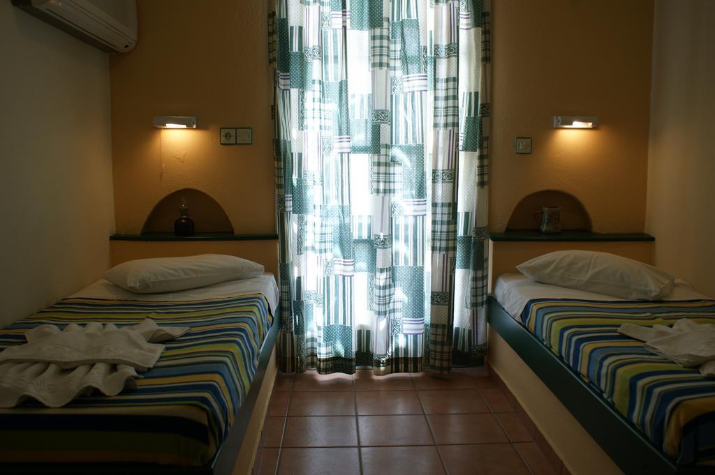 Jason Studios & Apartments Naxos City Room photo